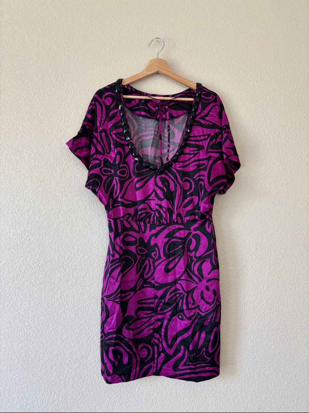 Trina Turk Magenta And Black Abstract Floral Silk Sheath Dress - Picture 4 of 5